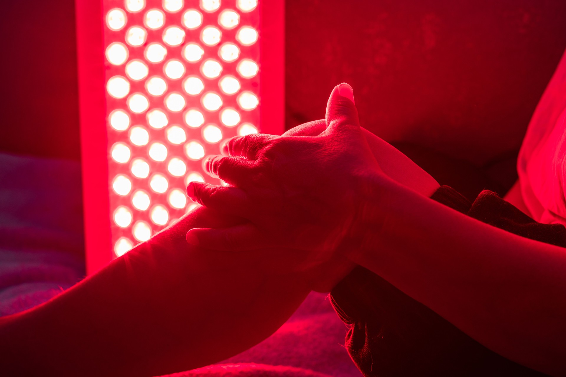 Closeup of sore leg with the red light therapy panel